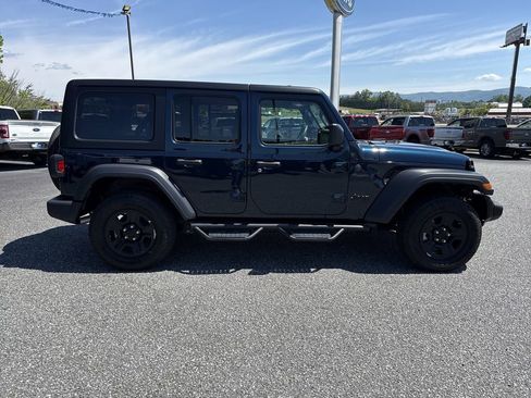 Used 2025 Jeep Wrangler Unlimited Sport AWD/4WD image 8