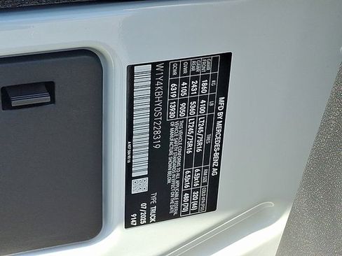 Used 2025 Mercedes-Benz Sprinter 2500 image 22