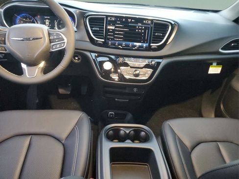 New 2026 Chrysler Voyager LX image 9