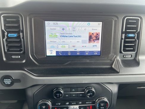 Used 2023 Ford Bronco Black Diamond image 9