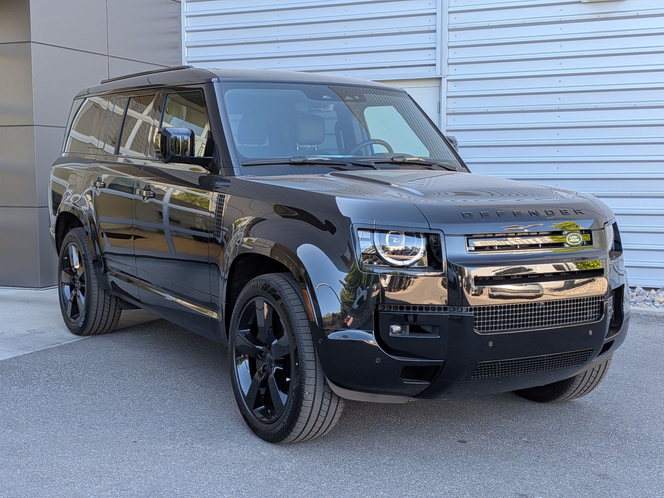 New 2026 Land Rover Defender 130 X-Dynamic SE AWD/4WD image 3
