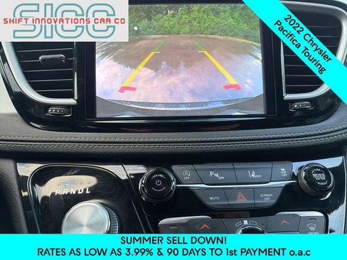 Used 2022 Chrysler Pacifica Touring FWD image 17
