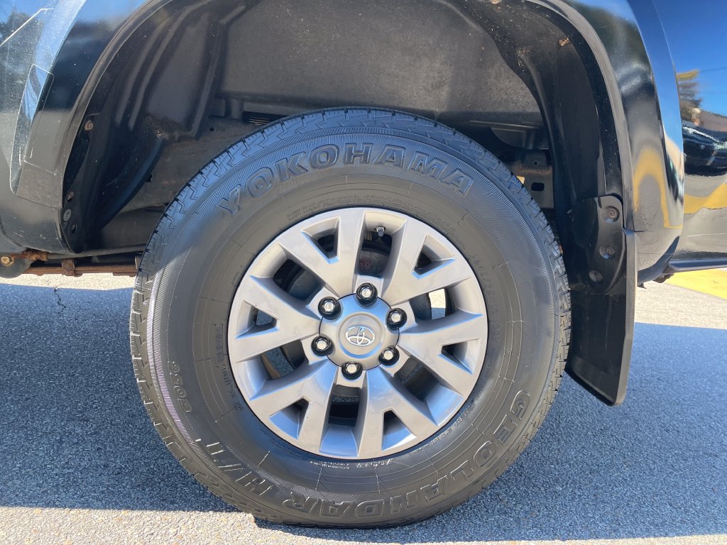Used 2019 Toyota Tacoma SR5 AWD/4WD image 10