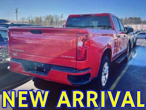 Used 2024 Chevrolet Silverado 1500 Custom image 3