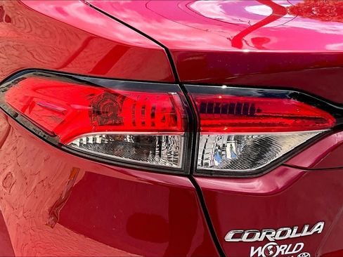 Used 2021 Toyota Corolla LE FWD image 29
