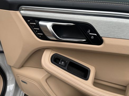 Used 2020 Porsche Macan Turbo image 20