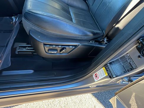 Used 2013 Land Rover LR2 image 17