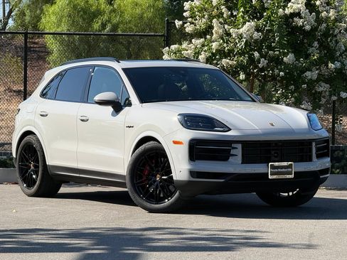 Used 2026 Porsche Cayenne S AWD/4WD image 9