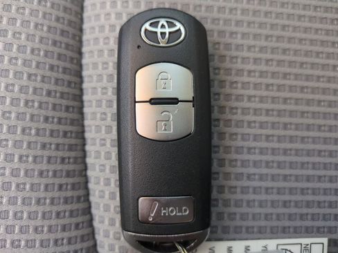 Used 2020 Toyota Yaris LE image 36