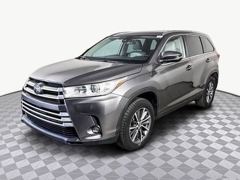 Used 2018 Toyota Highlander XLE image 4