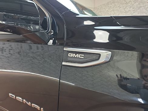 Used 2022 GMC Yukon XL Denali image 10