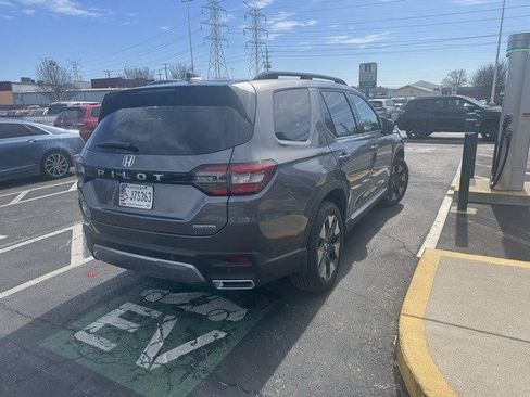 Used 2026 Honda Pilot Touring image 4
