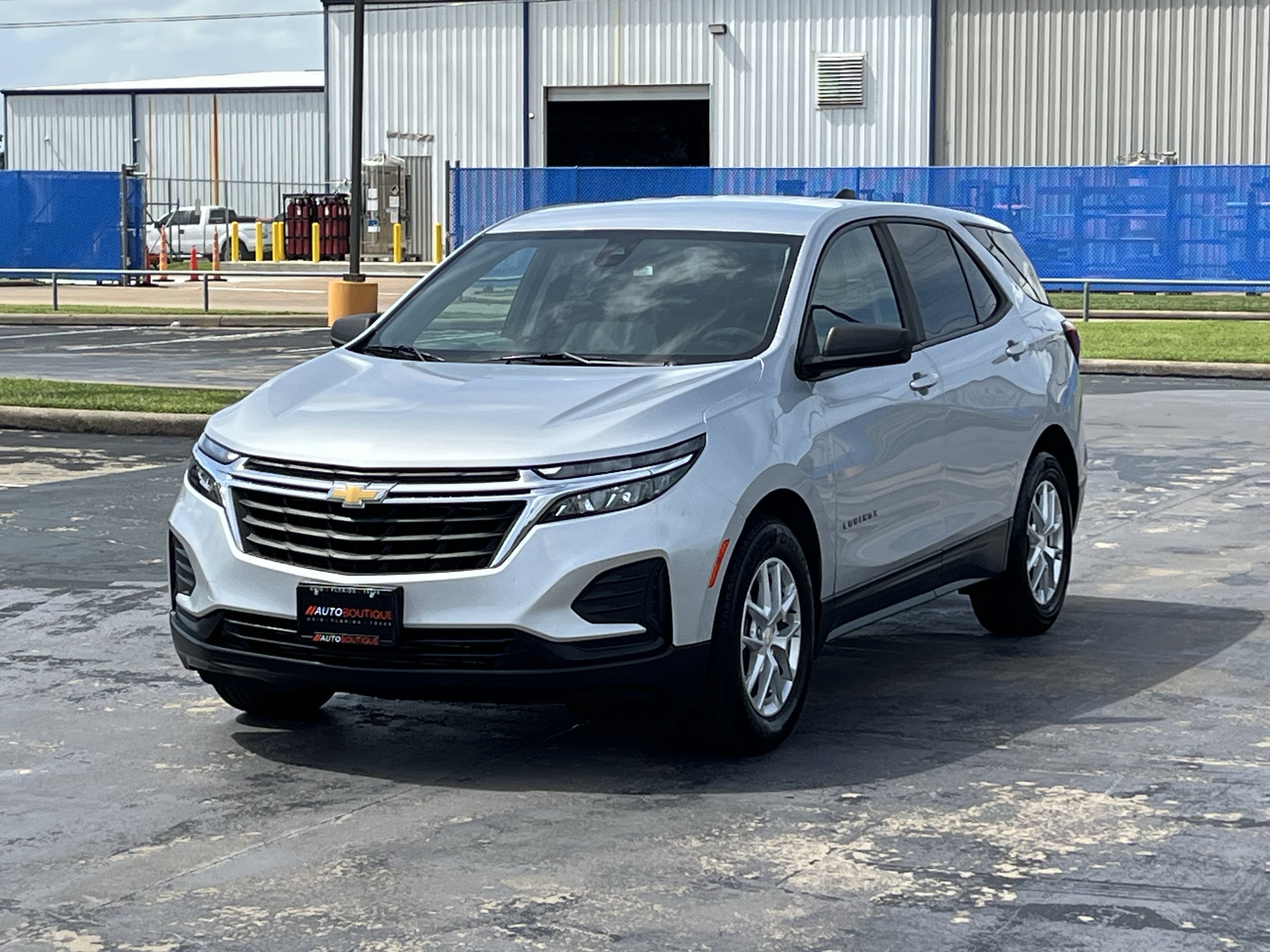 Used 2022 Chevrolet Equinox LS w/ LS Convenience Package FWD image 3