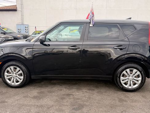 Used 2021 Kia Soul LX image 10