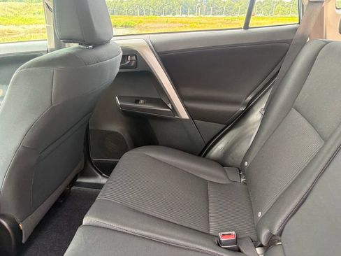 Used 2018 Toyota RAV4 LE w/ All Weather Liner Package FWD image 41