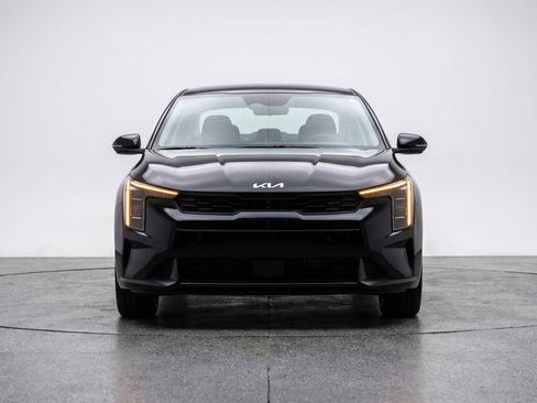 Used 2025 Kia K4 LXS image 2