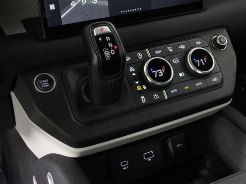 Used 2022 Land Rover Defender 110 X-Dynamic SE image 15