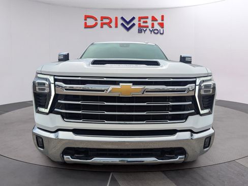 Used 2024 Chevrolet Silverado 2500 LTZ w/ LTZ Convenience Package image 8