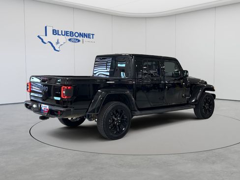 Used 2022 Jeep Gladiator Overland AWD/4WD image 5