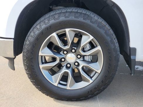 Used 2024 Chevrolet Silverado 1500 LT image 16