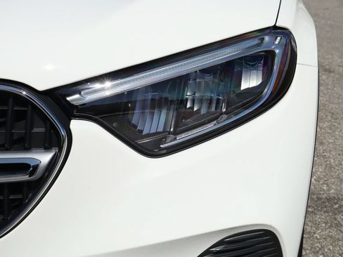 Used 2025 Mercedes-Benz GLC 350e 4MATIC image 8