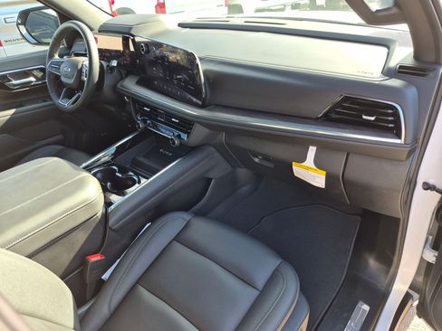 Used 2025 Chevrolet Tahoe Z71 w/ Z71 Off-Road Package AWD/4WD image 34
