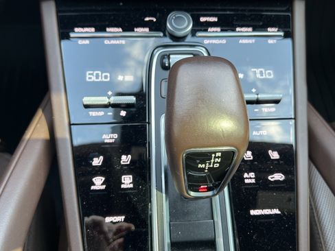 Used 2021 Porsche Cayenne image 30