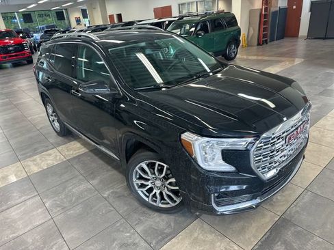 Used 2024 GMC Terrain Denali w/ Denali Premium Package AWD/4WD image 8