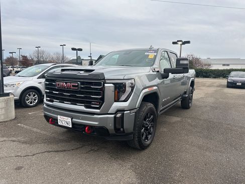 Used 2024 GMC Sierra 2500 AT4 w/ AT4 Premium Plus Package image 3