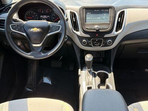 Used 2018 Chevrolet Equinox LS FWD image 25