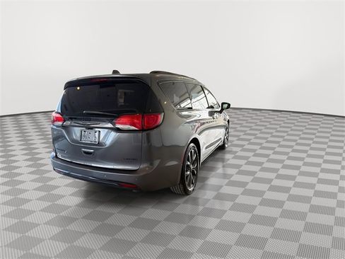 Used 2020 Chrysler Pacifica Limited w/ S Appearance Package image 10