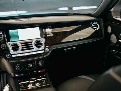 Used 2014 Rolls-Royce Ghost image 17