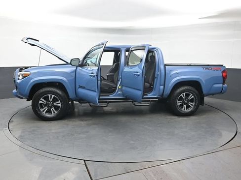 Used 2019 Toyota Tacoma TRD Sport AWD/4WD image 40