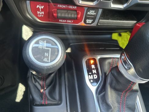 Used 2022 Jeep Wrangler Unlimited Rubicon w/ LED Lighting Group AWD/4WD image 26