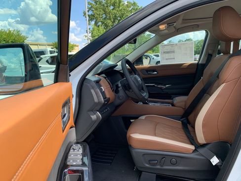 New 2026 Nissan Pathfinder Platinum FWD image 23