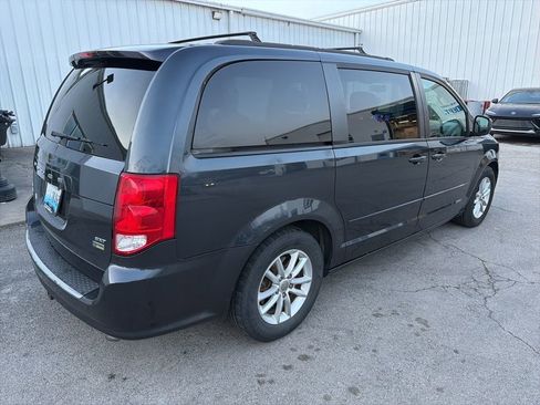 Used 2014 Dodge Grand Caravan SXT image 3