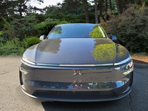 Used 2026 Tesla Model Y Long Range AWD/4WD image 2