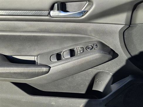Used 2024 Nissan Altima 2.5 SV image 17