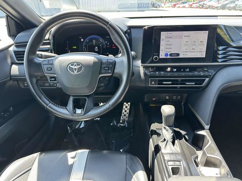 Used 2025 Toyota Camry SE FWD image 10