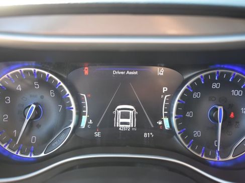 Used 2023 Chrysler Pacifica Touring-L FWD image 23