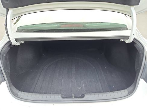 Used 2025 Hyundai Elantra Limited FWD image 33
