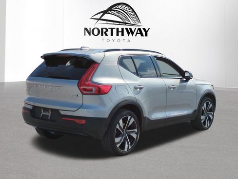 Used 2023 Volvo XC40 B5 Ultimate w/ Protection Package Premier image 4