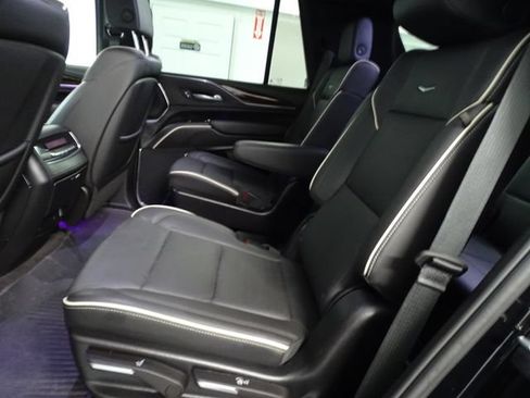 Certified 2024 Cadillac Escalade Premium Luxury w/ LPO, Floor Liner Package AWD/4WD image 5
