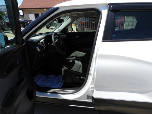 Used 2022 Chevrolet TrailBlazer LS AWD/4WD image 15