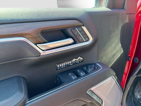Used 2025 Chevrolet Silverado 1500 High Country w/ Technology Package AWD/4WD image 18