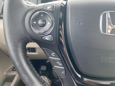 Used 2017 Honda Pilot Touring image 31