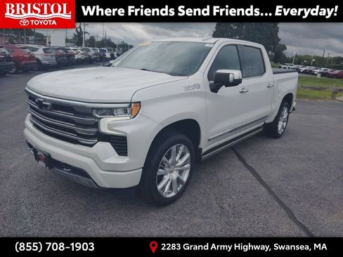 Used 2024 Chevrolet Silverado 1500 High Country w/ Technology Package AWD/4WD image 3