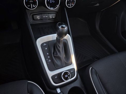 Certified 2024 Hyundai Venue Limited FWD image 13