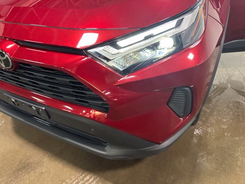 Used 2025 Toyota RAV4 XLE AWD/4WD image 40