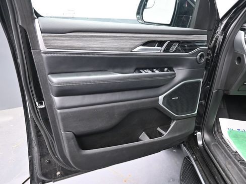 Used 2024 Jeep Wagoneer Series III AWD/4WD image 43